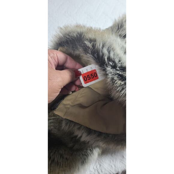 Women's weatherproof faux fur sleeveless coat. - Picture 10 of 15